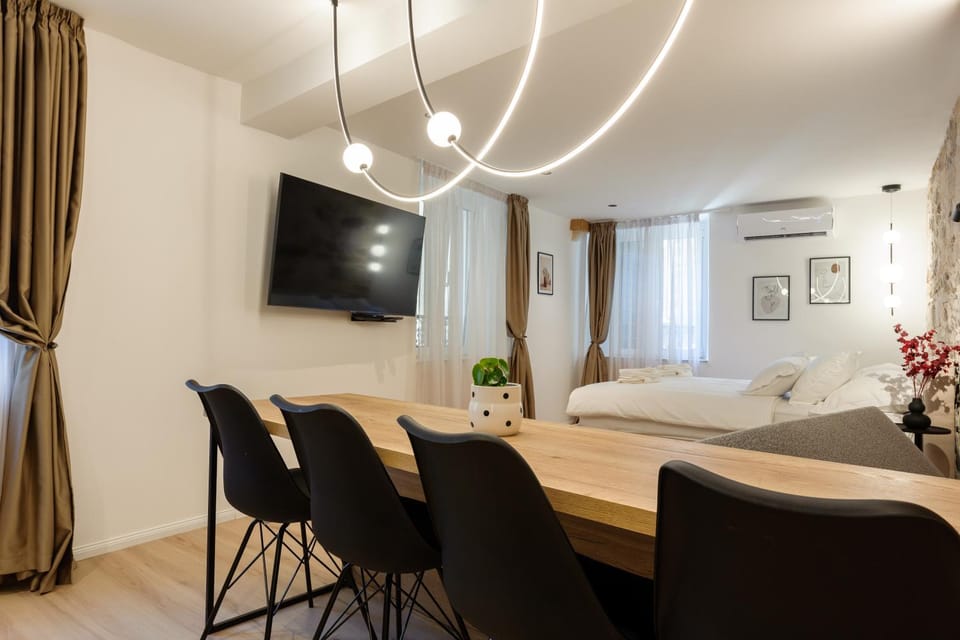 TV and multimedia, Seating area, Evening entertainment