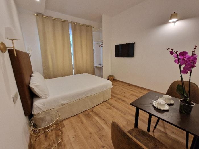 Cuma Suites Bed and Breakfast in Rome