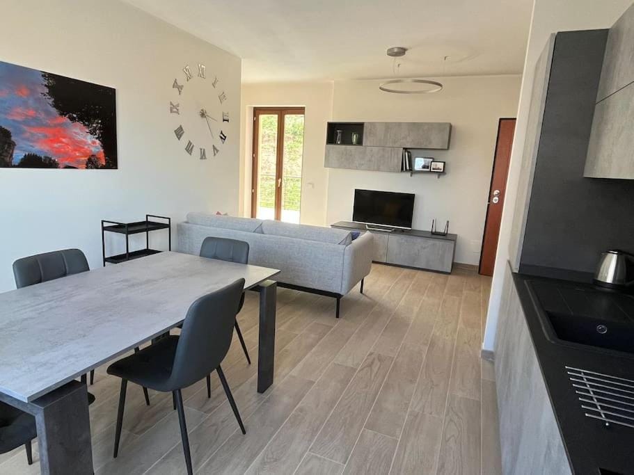 TV and multimedia, Kitchen or kitchenette, Living room, Dining area