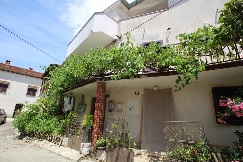 Property building, Day, Street view