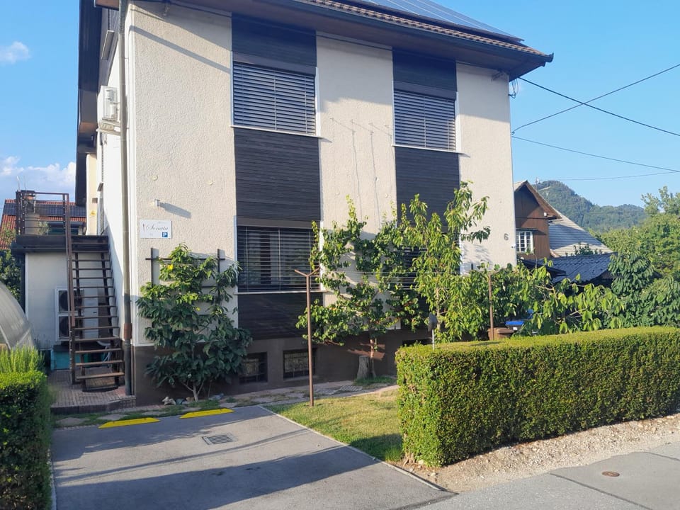 Property building, Day, Neighbourhood