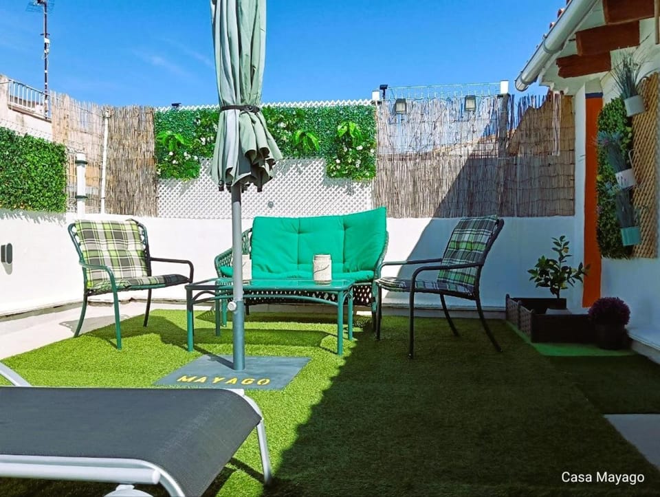 Day, Summer, Solarium, Balcony/Terrace, Decorative detail, Street view, furniture