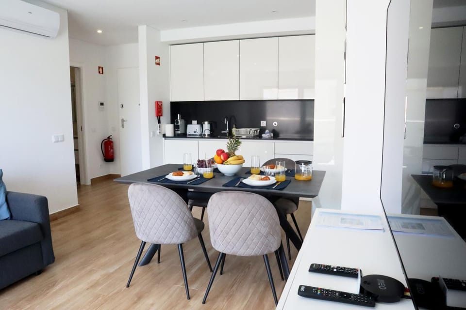 Kitchen or kitchenette, Living room, Dining area, minibar, pet friendly, stove