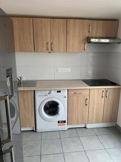 Beau duplex dans une résidence calme Apartment in Paris