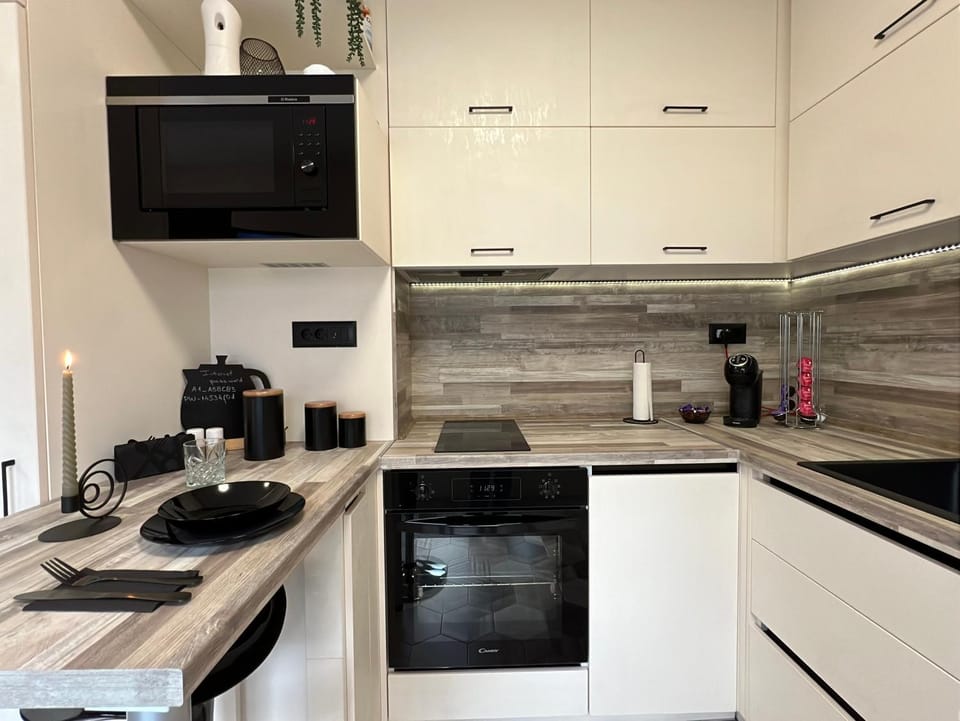 Coffee/tea facilities, Kitchen or kitchenette, minibar, pet friendly, stove