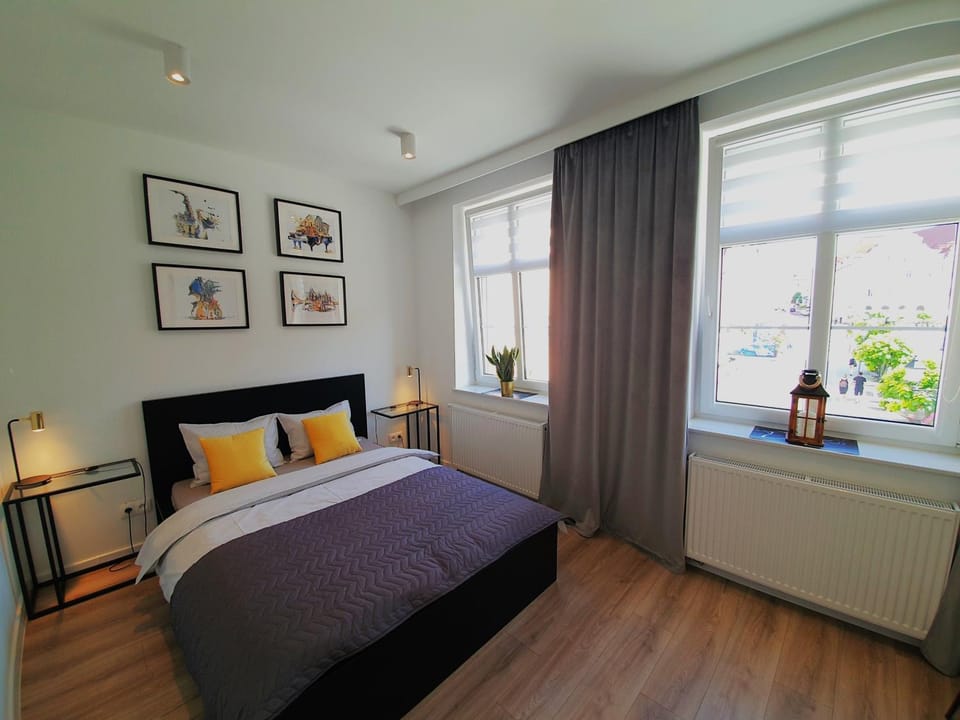 Apartament Przy Starówce - Zoni - 2 Osobne Sypialnie, 2 Separate Bedrooms in Old Town - Main Square, Amazing View, Top Location! Apartment in Lower Silesian Voivodeship