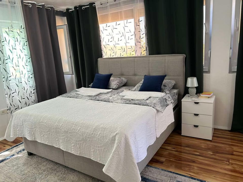 Apartman Glorija Apartment in Kotor Municipality