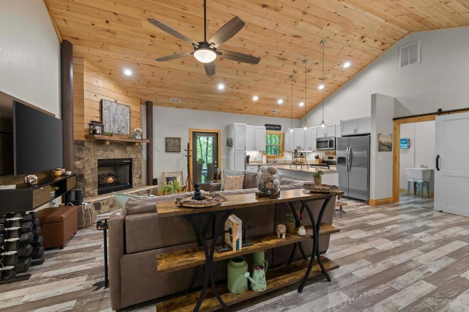 Patio, Communal lounge/ TV room, Facade/entrance, TV and multimedia, Kitchen or kitchenette, Living room, Seating area, Evening entertainment, fireplace, flat iron, minibar, laundry