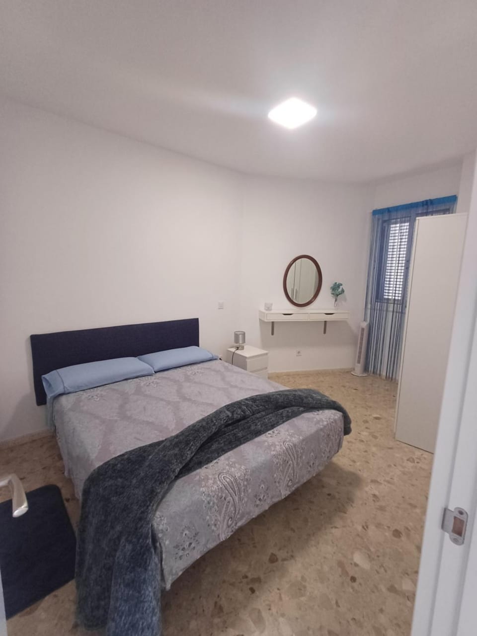 Photo of the whole room, Bedroom