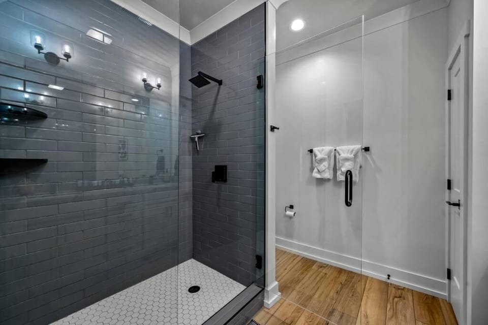 Shower, Bathroom, towels