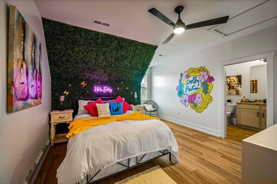 Bed, Photo of the whole room, Bedroom, fireplace