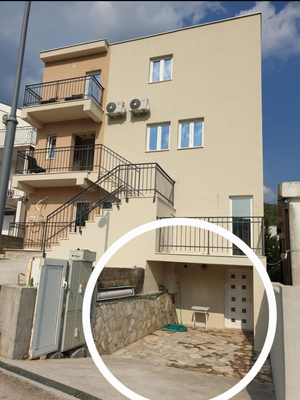 Property building, Patio, Balcony/Terrace