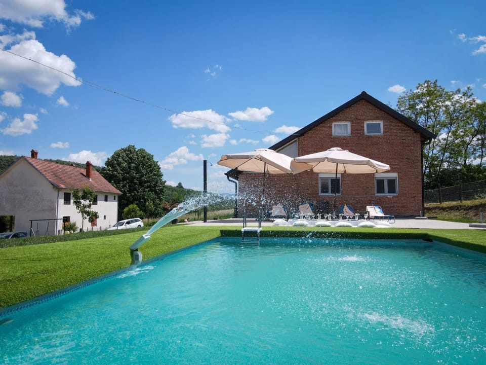 VIKENDICA GARAŠKI KUTAK House in Serbia
