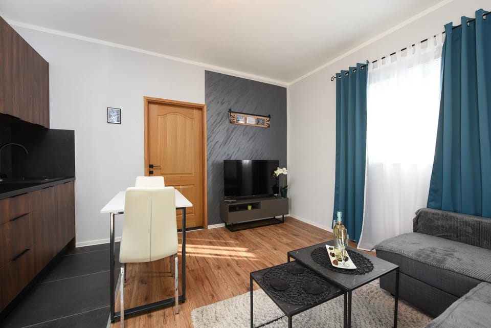 TV and multimedia, Kitchen or kitchenette, Food and drinks, Breakfast