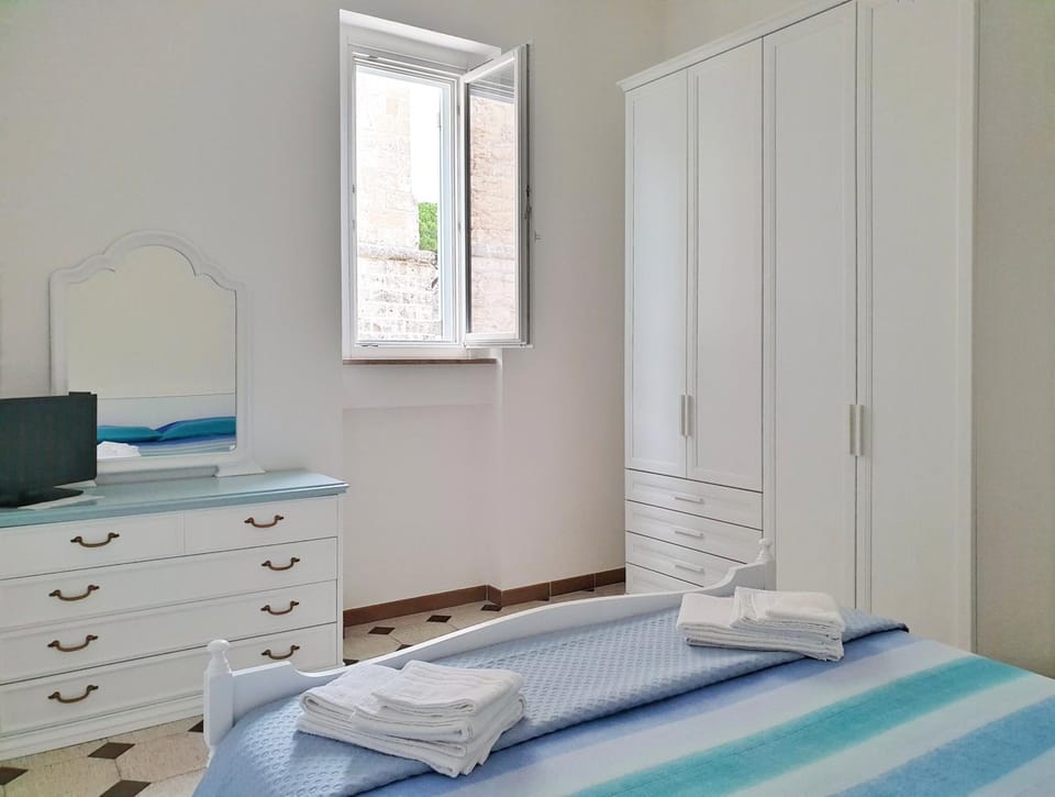 Bed, Photo of the whole room, Bedroom, towels, wardrobe