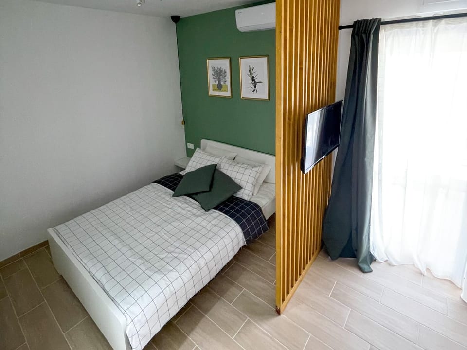 Modern studio overlooking downtown Apartment in Makarska