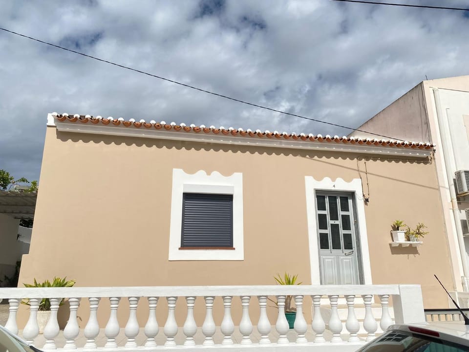 Facade/entrance, Off site
