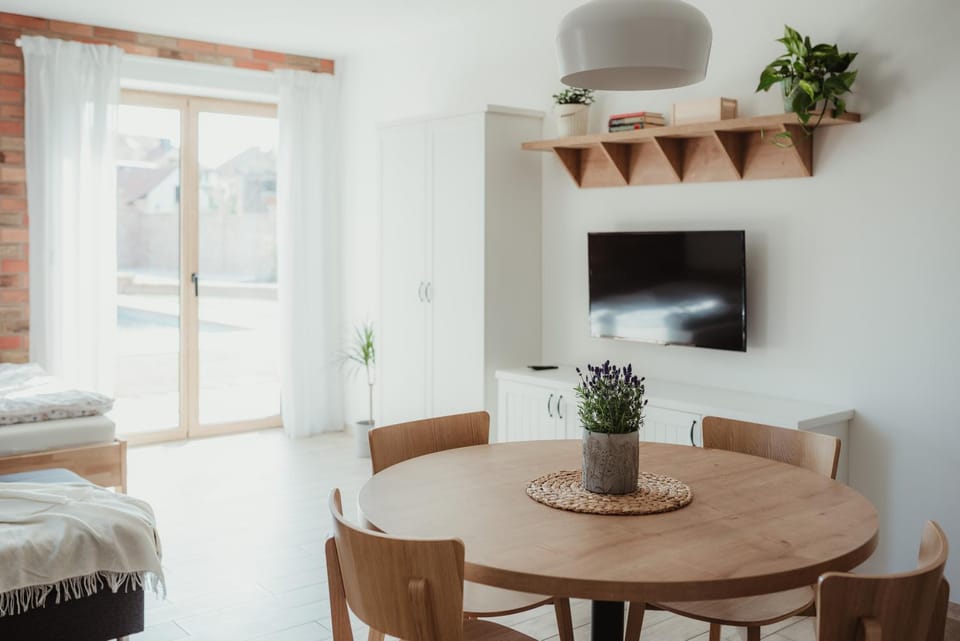 TV and multimedia, Living room, Dining area, Bedroom