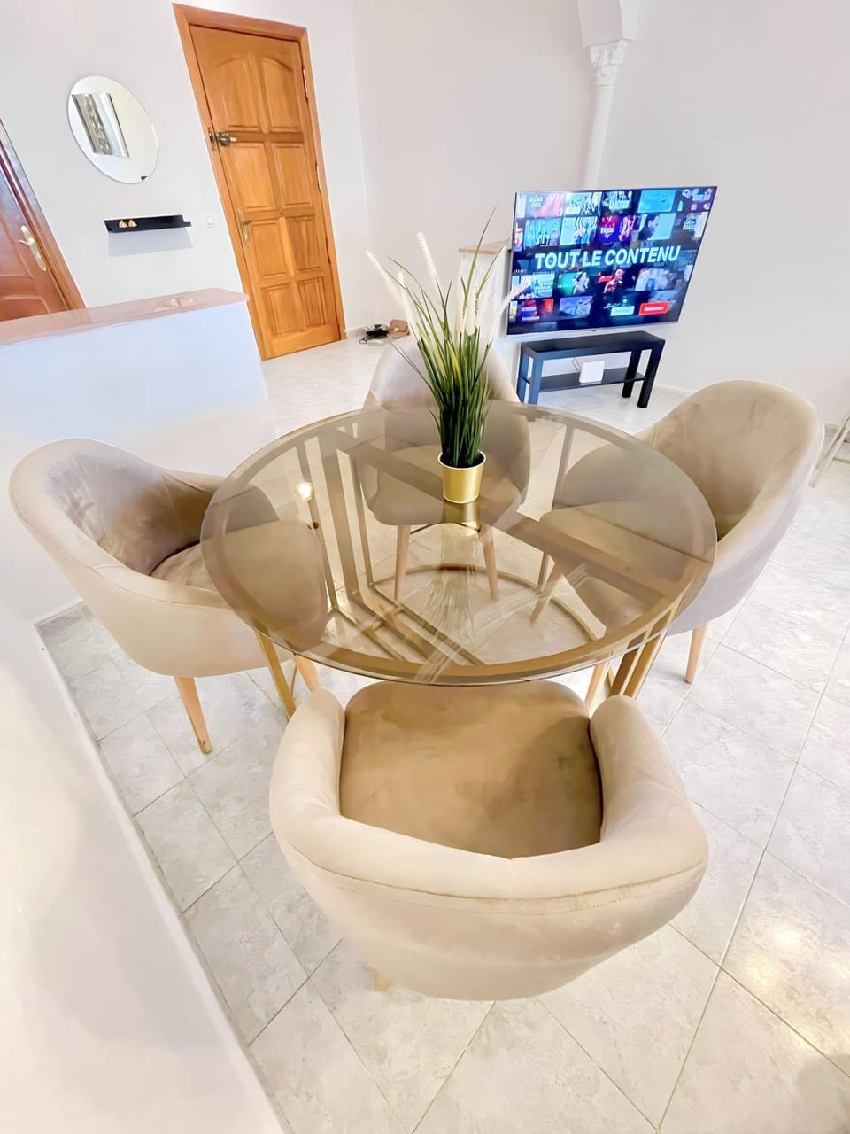 TV and multimedia, Living room, Seating area, Dining area