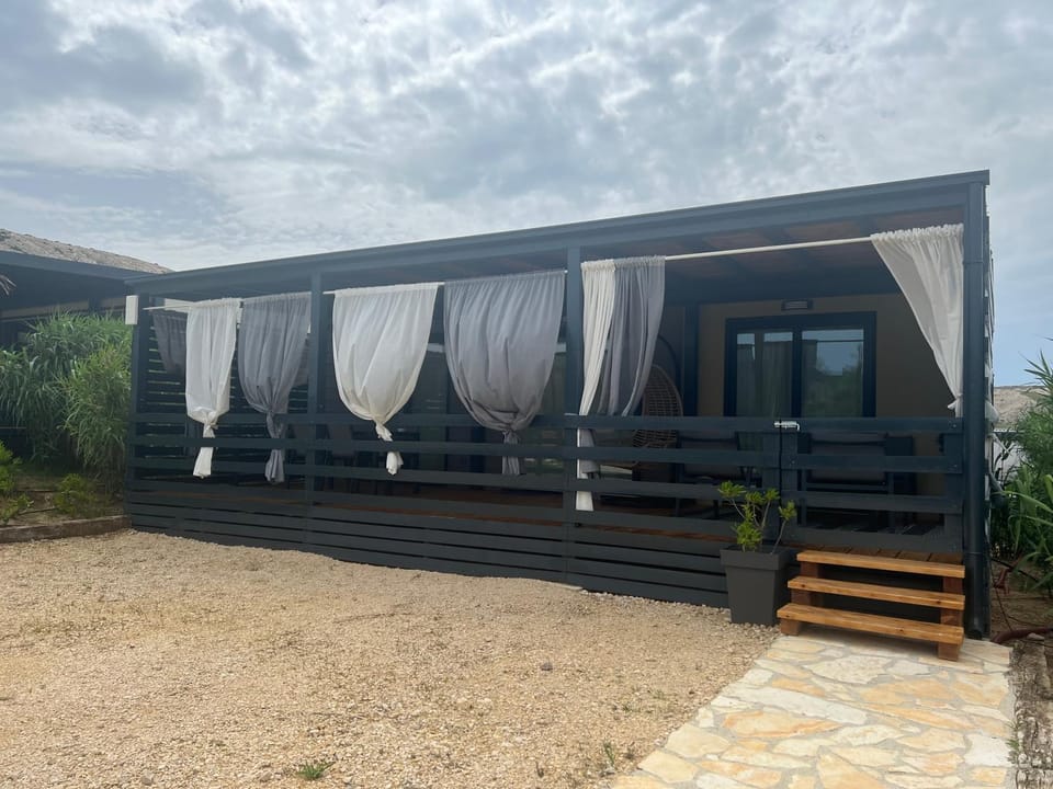 Property building, Patio, Day
