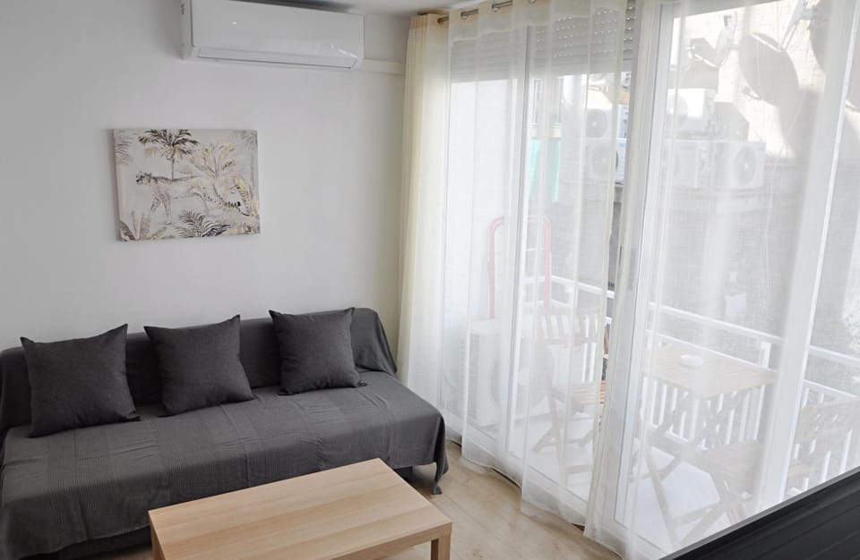 Living room, air conditioner