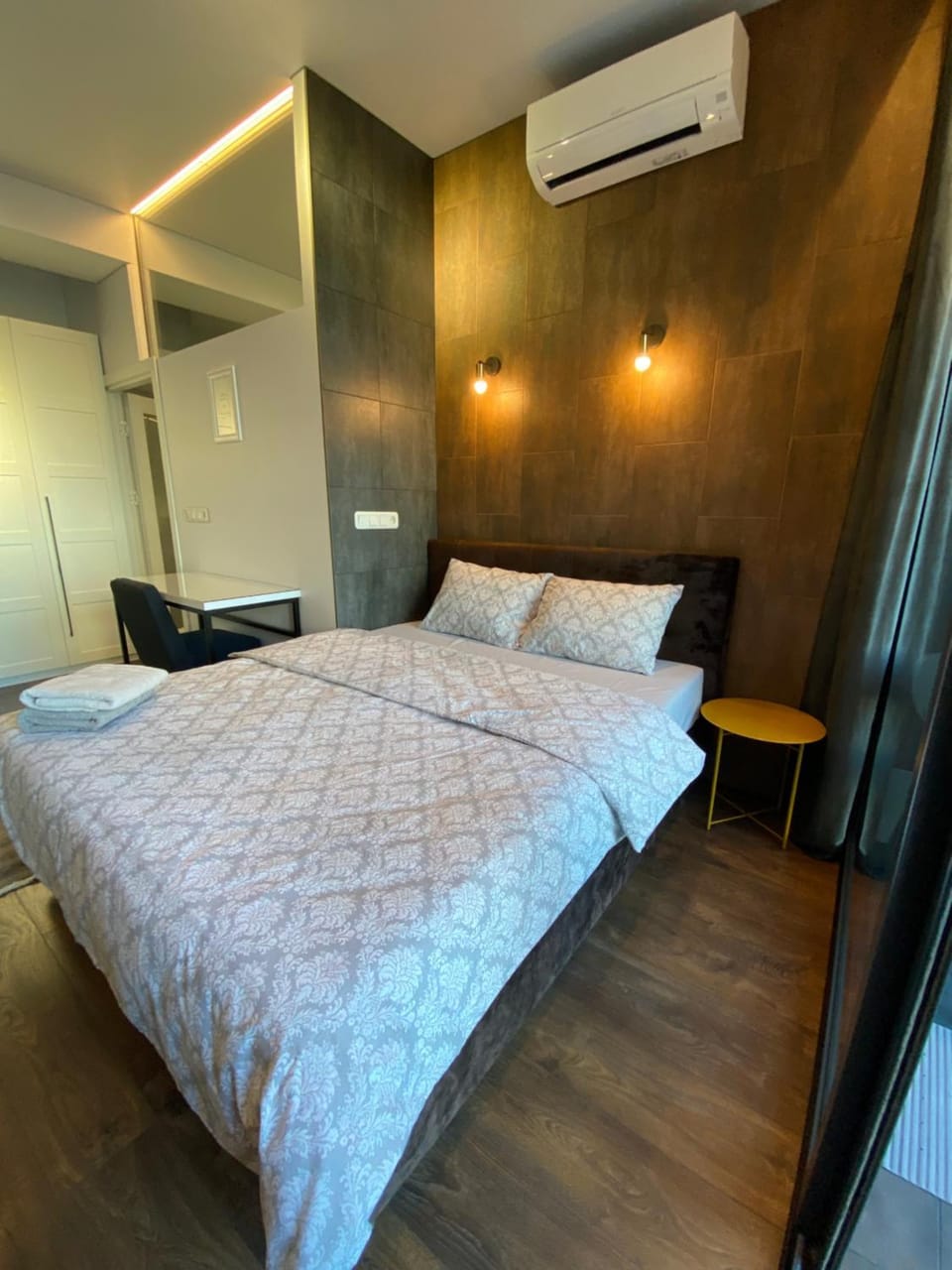 Bed, Bedroom, wardrobe, air conditioner