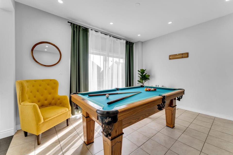 Billiard, Game Room