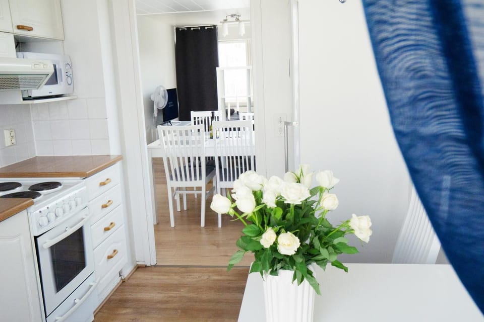 Kitchen or kitchenette, Dining area, minibar, pet friendly, stove