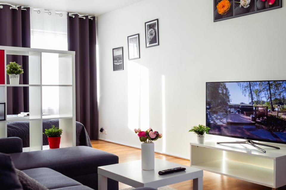 Communal lounge/ TV room, TV and multimedia, Living room, Seating area