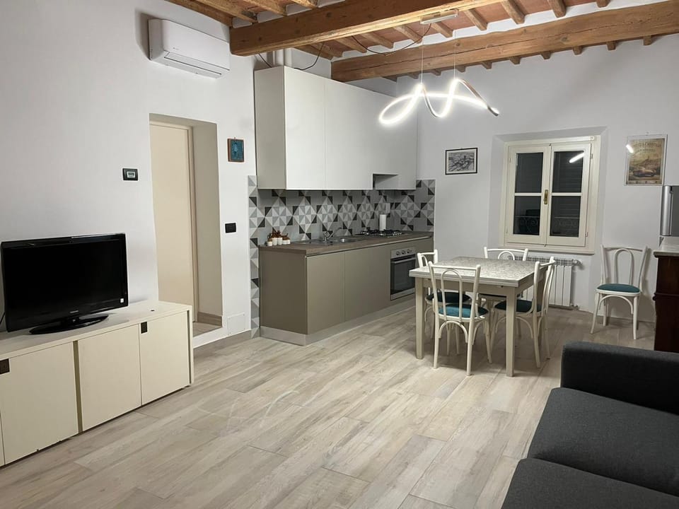 Kitchen or kitchenette, Living room, Dining area, pet friendly, stove