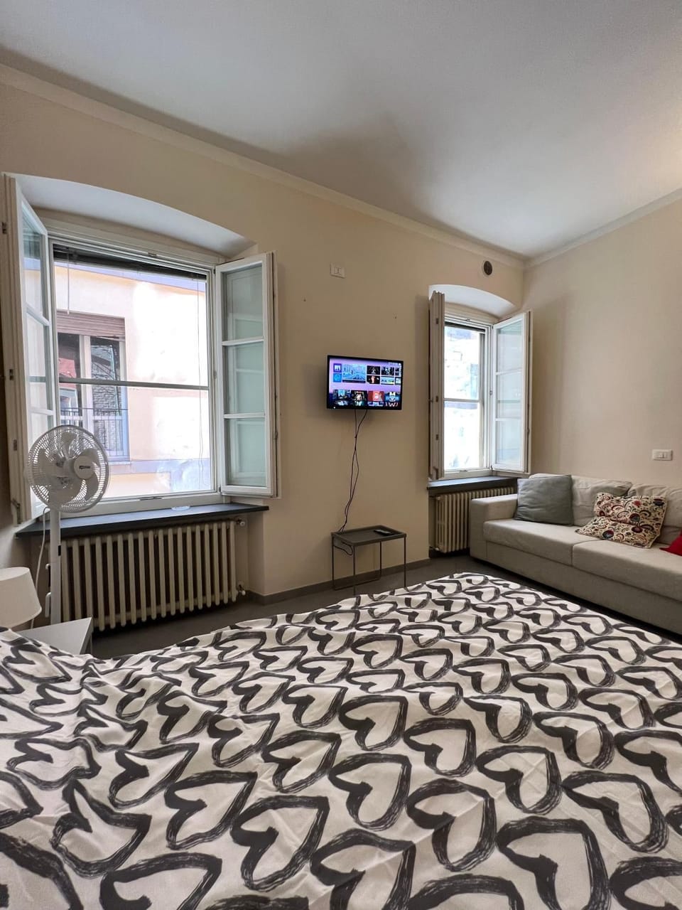 Bed, Living room