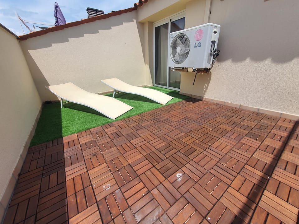 Balcony/Terrace, sunbed