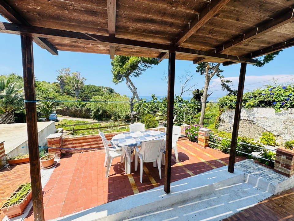 Natural landscape, Garden, View (from property/room), Balcony/Terrace, Dining area, Garden view