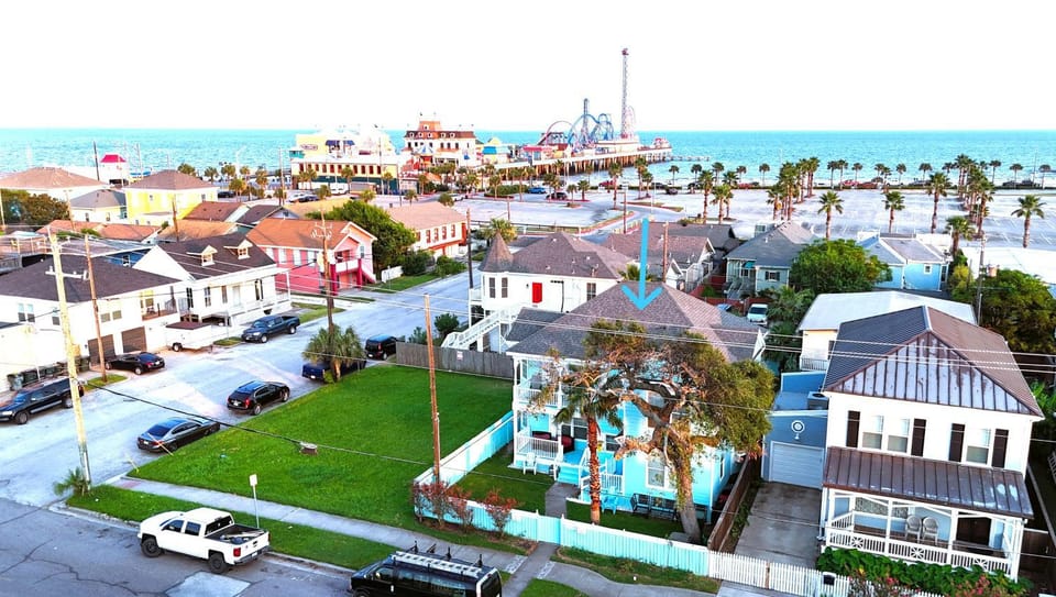 Property building, View (from property/room), City view, Landmark view, Sea view, Street view