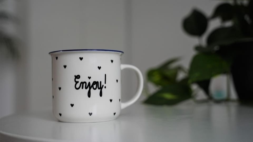 Coffee/tea facilities, Text overlay
