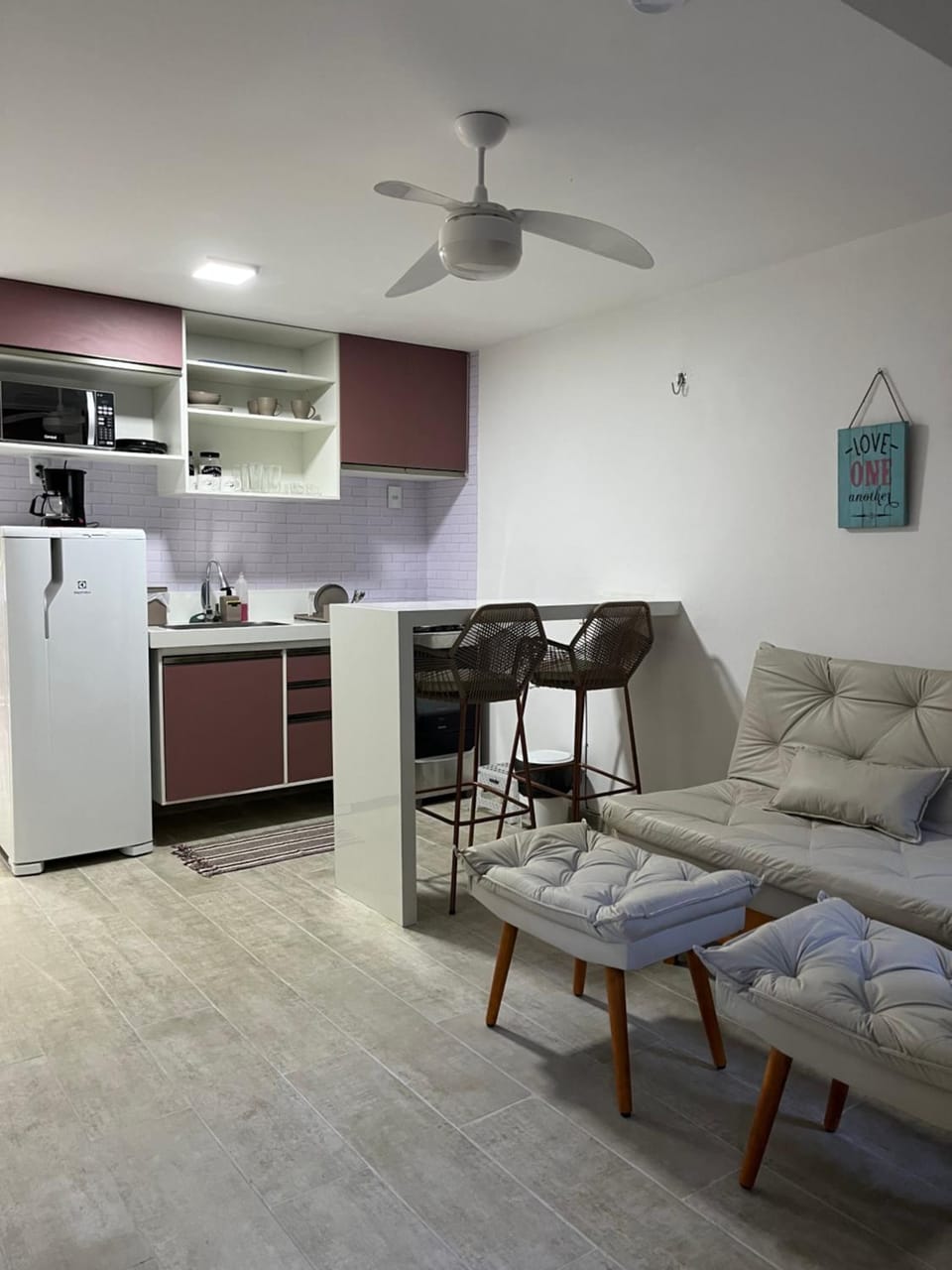 Kitchen or kitchenette, Seating area, Dining area, fireplace, minibar, stove