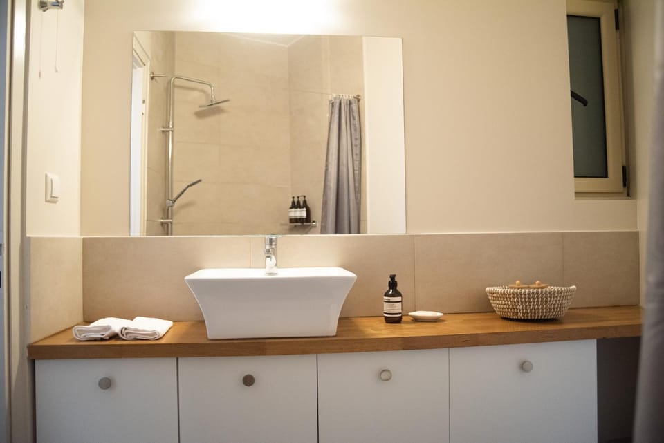 Bathroom, towels