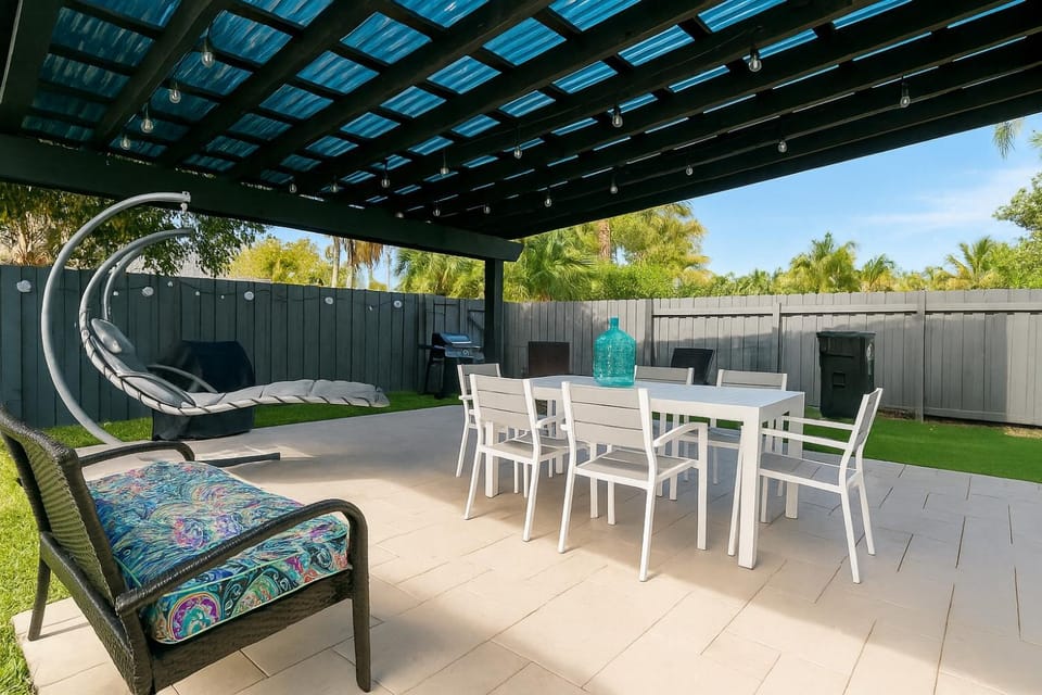 Heart of Miami Luxury Home 4BR Pool 5 Min Beach House in North Miami