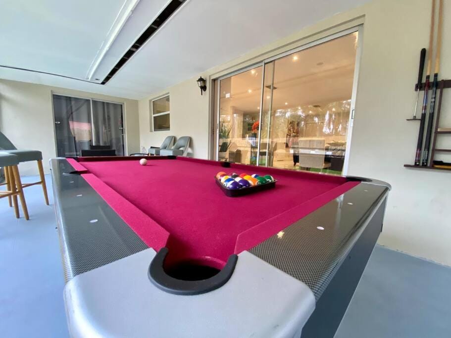 Heart of Miami Luxury Home 4BR Pool 5 Min Beach House in North Miami