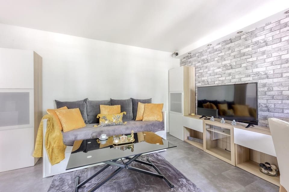 Communal lounge/ TV room, TV and multimedia, Living room, Seating area