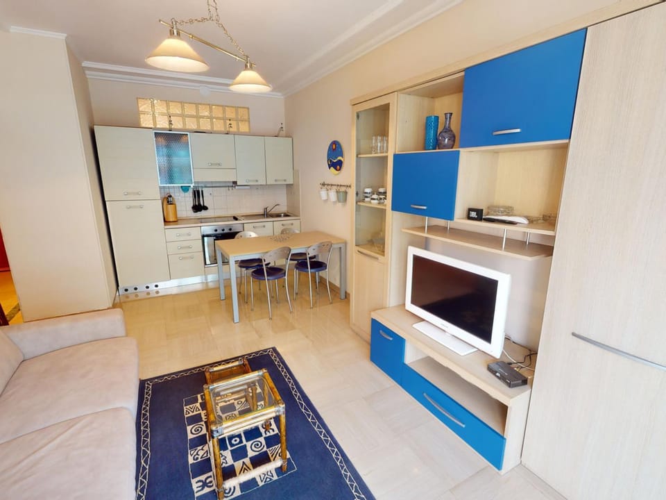 Agréable 2P moderne en centre-ville proche mer avec balcon - FR-1-196-333 Apartment in Menton