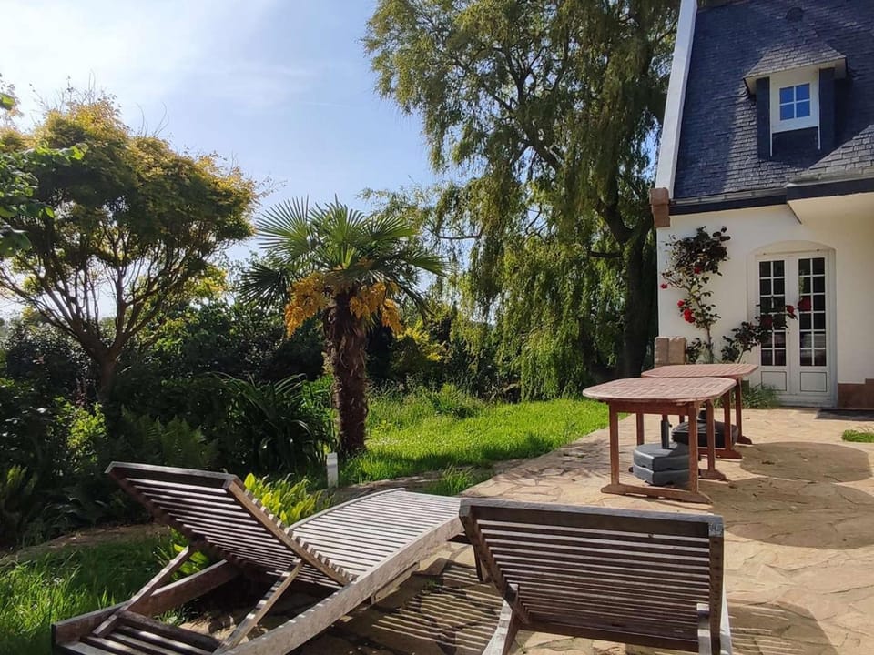 Grande Maison Familiale à Trégastel avec Jardin Clos, Terrasse et WIFI - FR-1-368-393 House in Trégastel