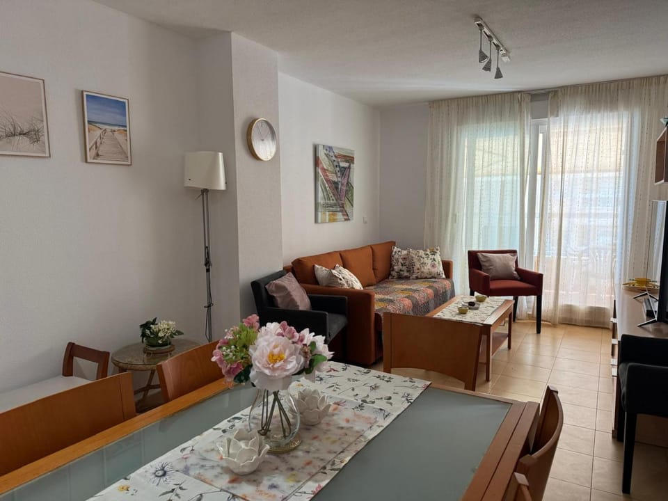 Living room, Seating area, Dining area