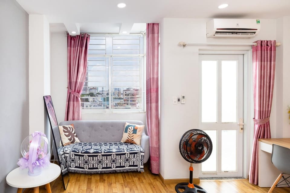 Bed, Living room, Seating area, Bedroom, air conditioner