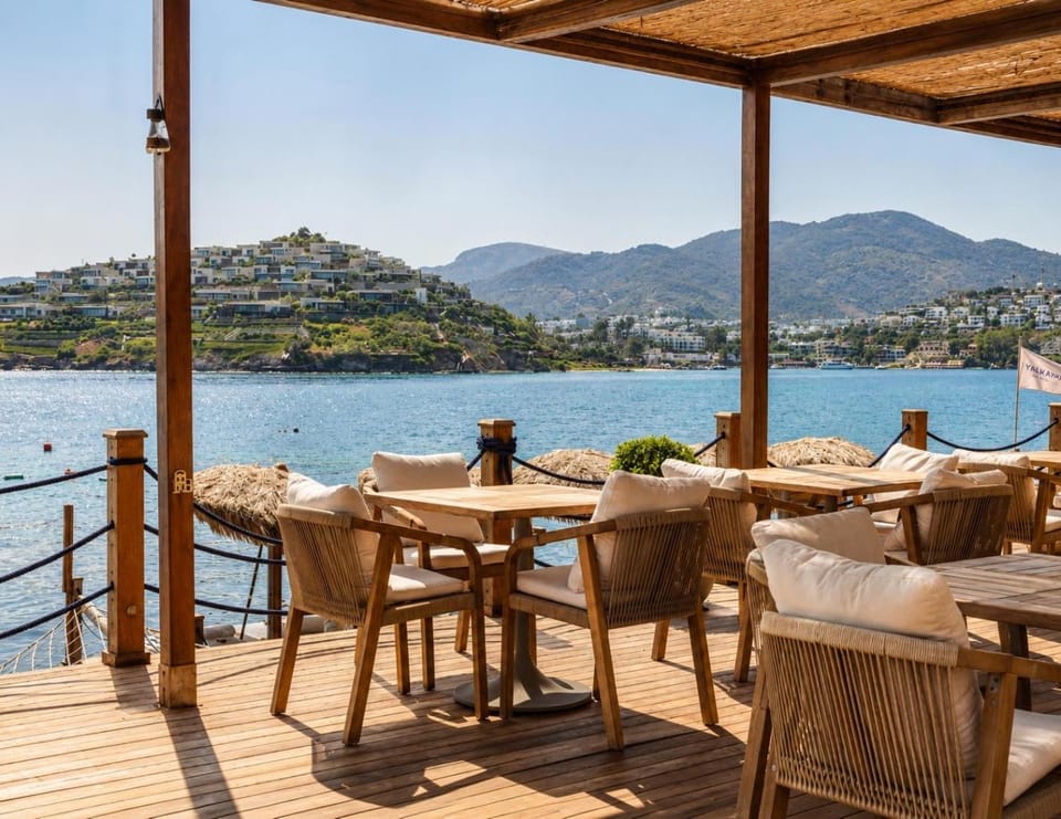Patio, Restaurant/places to eat, Day, Natural landscape, View (from property/room), Balcony/Terrace, Sea view