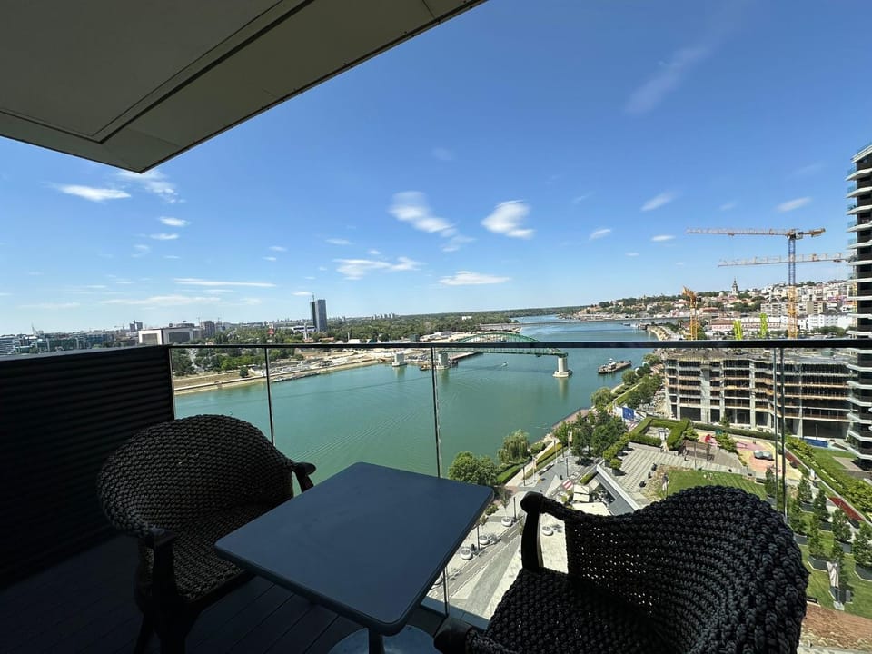 Queen BW Apartment in Belgrade