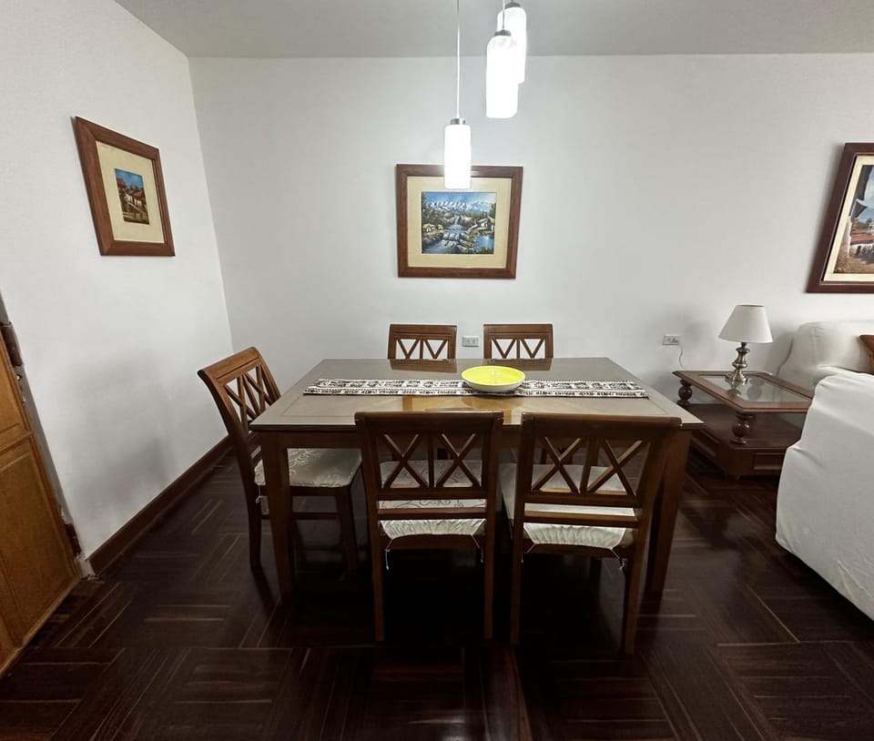 Seating area, Dining area