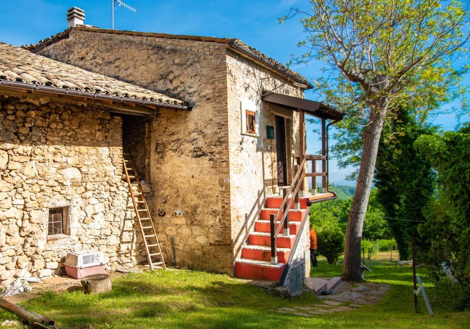 Il Rifugio del Cacciatore / The Hunter's Shelter House in Abruzzo