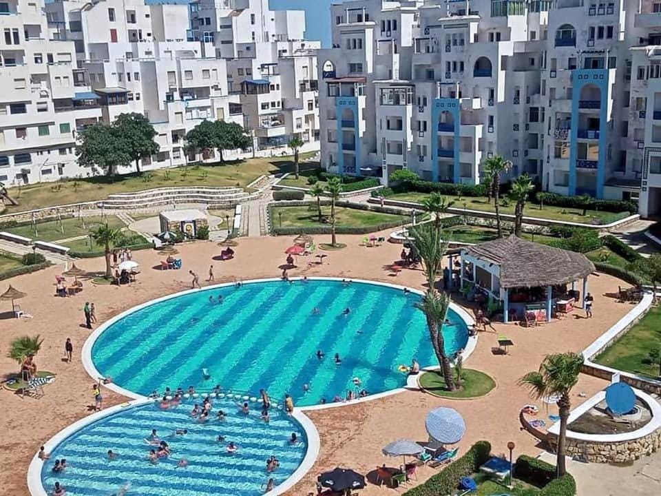 People, Garden, Evening entertainment, Pool view, Swimming pool, Swimming pool