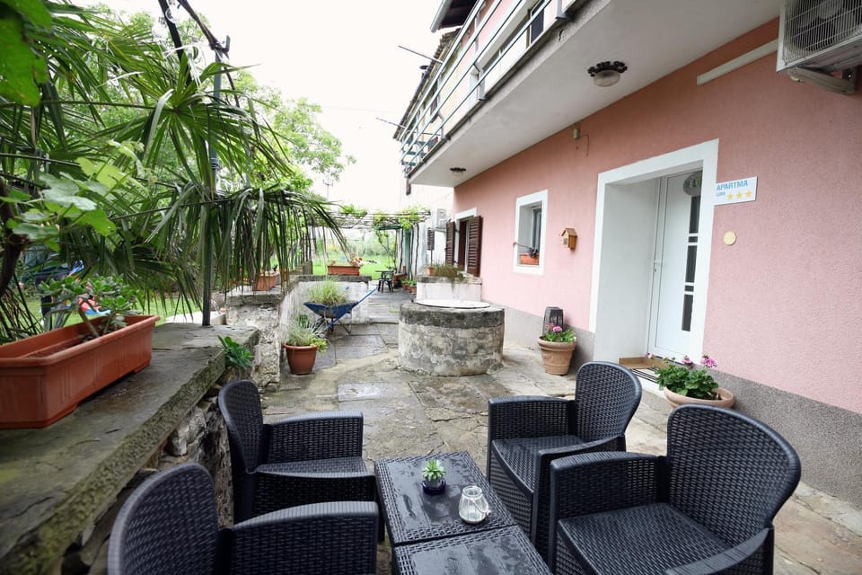 Property building, Balcony/Terrace, Seating area